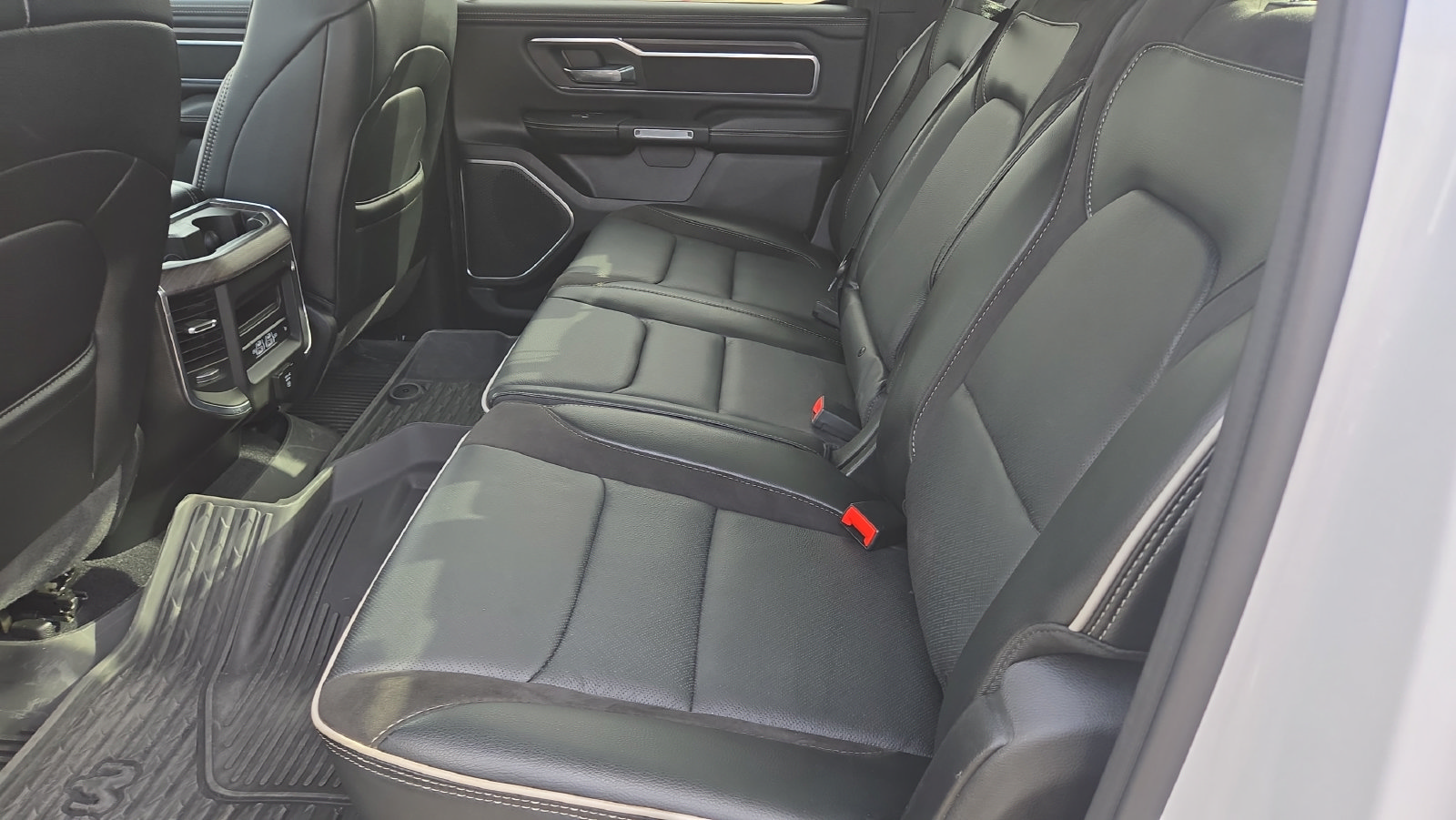 Used 2025 RAM 1500 Laramie w/ Trailer Tow Group AWD/4WD image 28