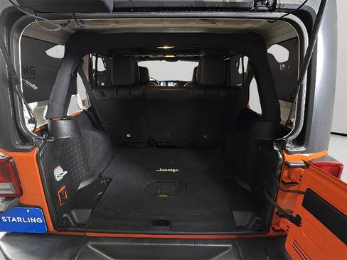 Used 2015 Jeep Wrangler Unlimited Rubicon image 28