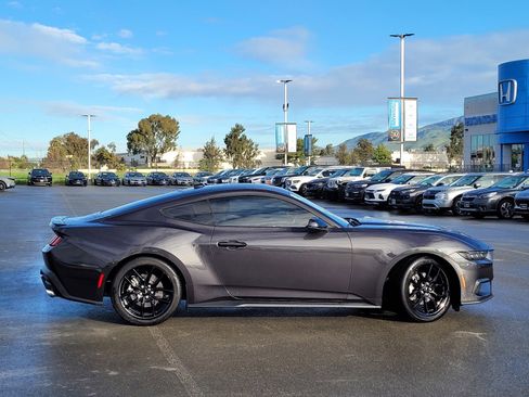Used 2024 Ford Mustang Premium image 4