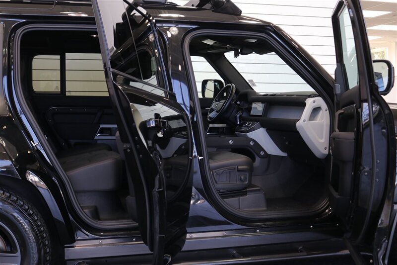 Used 2023 Land Rover Defender 110 S AWD/4WD image 27