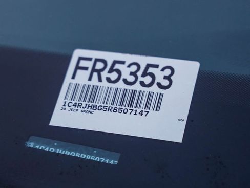 Certified 2024 Jeep Grand Cherokee Limited image 32