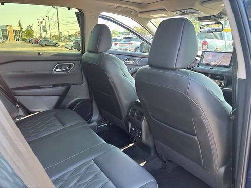 Used 2024 Nissan Rogue Platinum w/ Platinum Premium Package AWD/4WD image 34