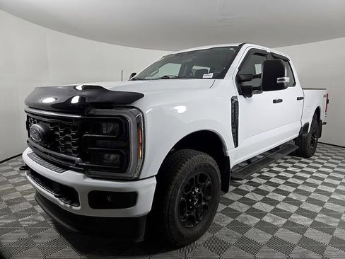 Used 2023 Ford F250 XL w/ STX Appearance Package image 2