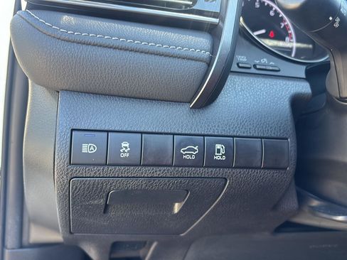 Used 2023 Toyota Camry SE image 12