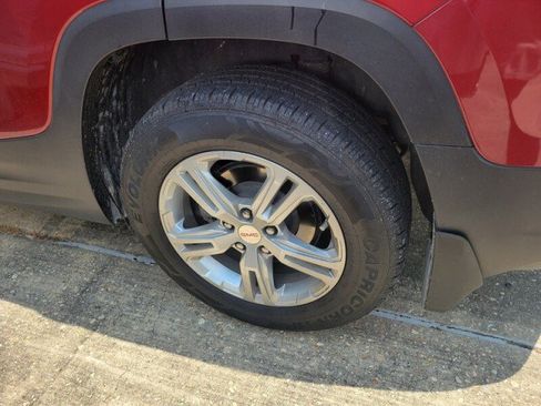 Used 2022 GMC Terrain SLE w/ Driver Convenience Package FWD image 4