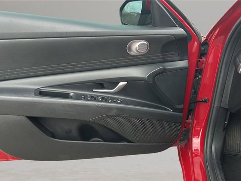 Used 2022 Hyundai Elantra SEL image 15