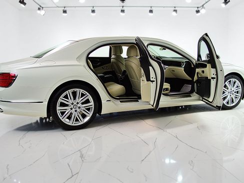 Certified 2023 Bentley Flying Spur Plug-In Hybrid AWD/4WD image 11