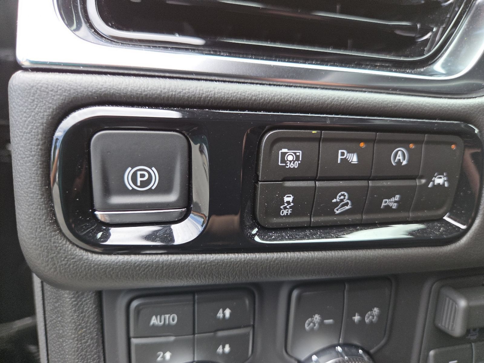 New 2026 GMC Yukon Elevation w/ LPO, Elevation Black Package AWD/4WD image 10