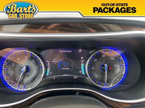 Used 2022 Chrysler Pacifica Limited FWD image 36