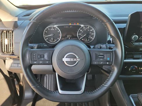 Used 2025 Nissan Pathfinder SV FWD image 19