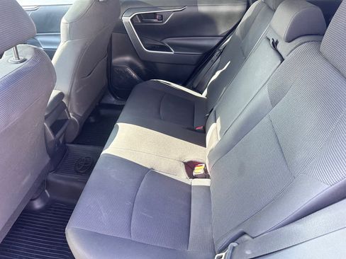 Used 2019 Toyota RAV4 LE image 6