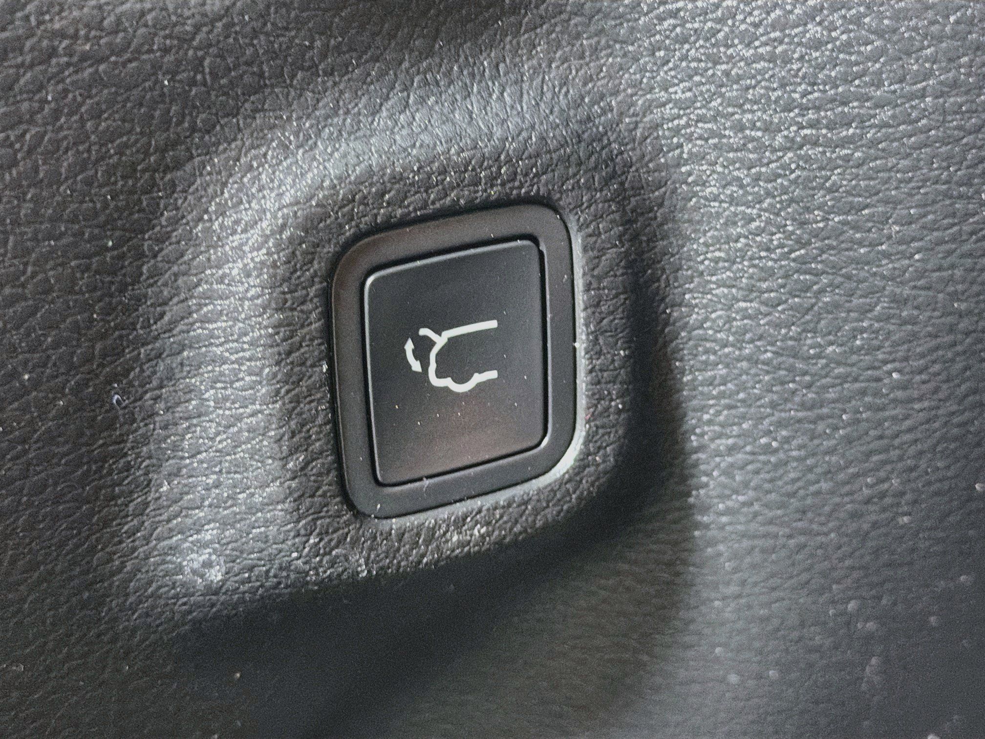 Used 2018 Jeep Compass Latitude w/ Popular Equipment Group FWD image 29