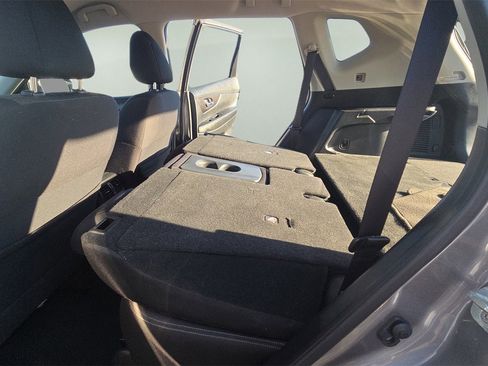 Used 2019 Nissan Rogue SV w/ Premium Package image 20