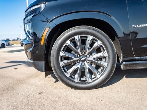 Used 2025 Chevrolet Suburban High Country AWD/4WD image 13
