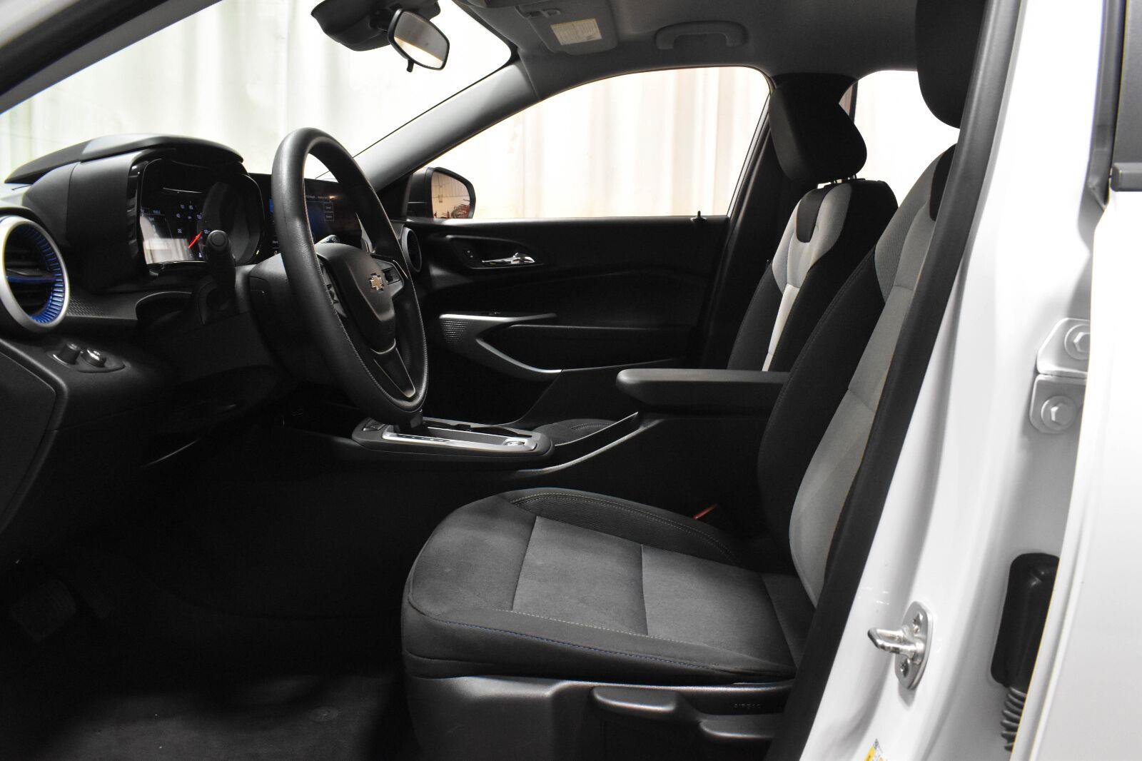 Used 2024 Chevrolet Trax LS FWD image 3