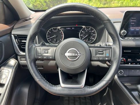 Used 2023 Nissan Rogue SL AWD/4WD image 16