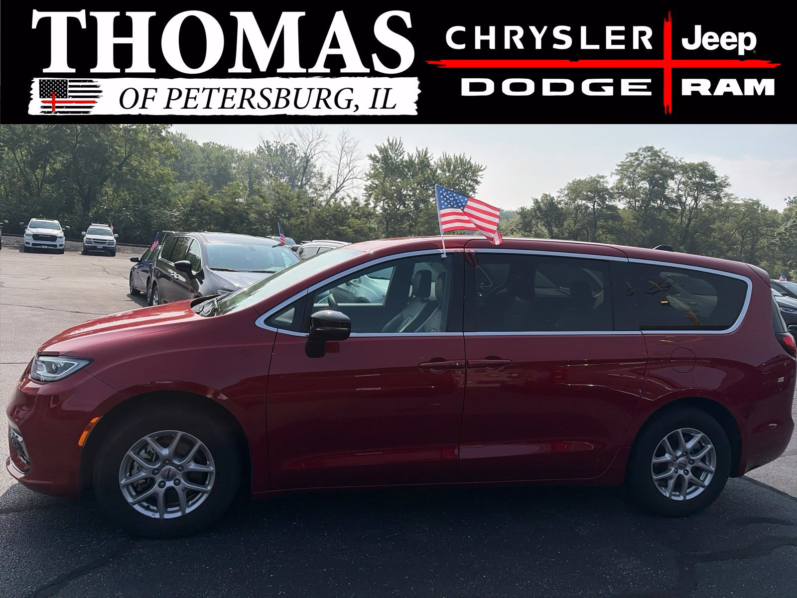 Used 2025 Chrysler Pacifica Select FWD image 4