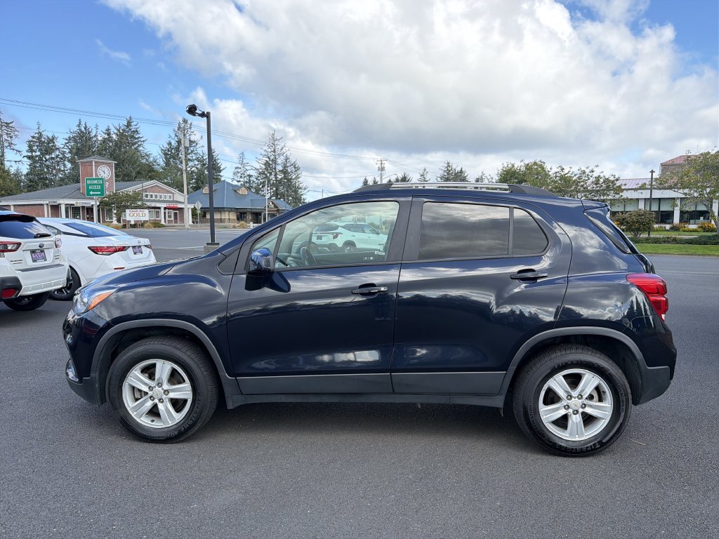 Used 2021 Chevrolet Trax LT AWD/4WD image 3