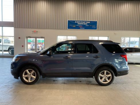 Used 2018 Ford Explorer FWD image 2