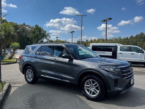Used 2025 Ford Explorer Active image 4