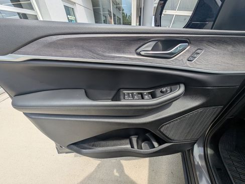 Used 2024 Jeep Grand Cherokee Limited image 38