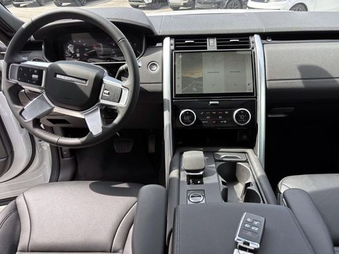 Used 2025 Land Rover Discovery S AWD/4WD image 25