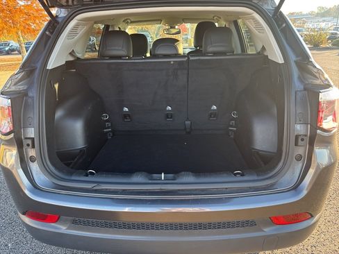 Used 2019 Jeep Compass Latitude image 29