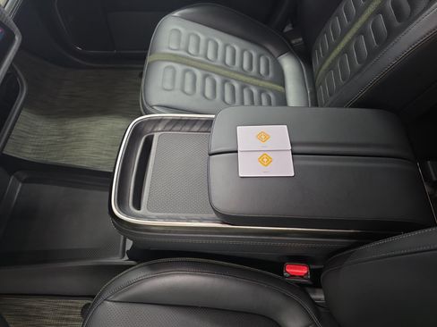 Used 2024 Rivian R1S Adventure AWD/4WD image 31