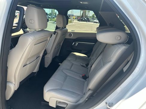 Used 2019 Land Rover Discovery SE AWD/4WD image 12