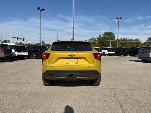 Used 2024 Chevrolet Trax ACTIV w/ Sunroof Package FWD image 6