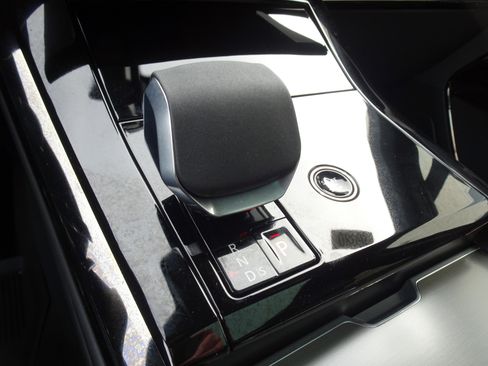 New 2026 Land Rover Range Rover Sport SE image 21