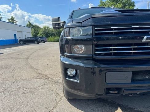 Used 2018 Chevrolet Silverado 2500 LT w/ Midnight Edition AWD/4WD image 9