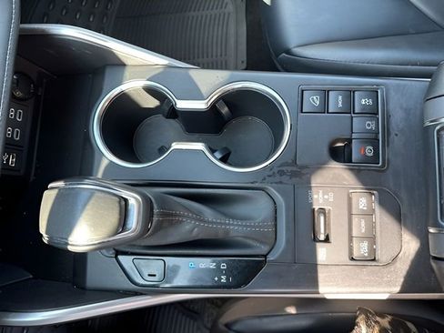 Used 2023 Toyota Highlander XLE AWD/4WD image 27