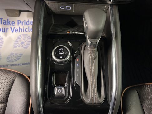 Used 2023 GMC Canyon AT4 w/ AT4 Premium Package image 17