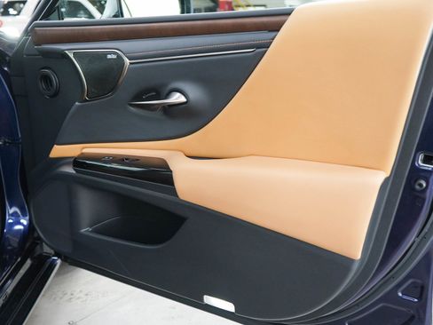 Used 2024 Lexus ES 300h FWD image 11