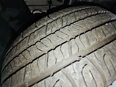 Used 2014 Nissan Versa SV w/ Convenience Package image 19