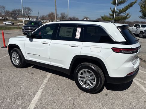 New 2026 Jeep Grand Cherokee Laredo AWD/4WD image 18