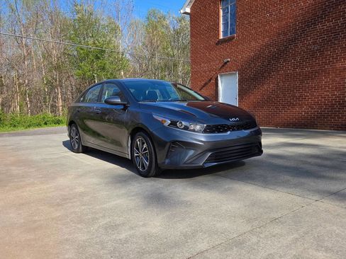 Used 2024 Kia Forte LXS image 3