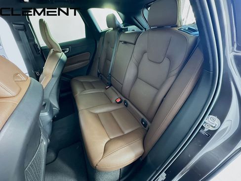 Used 2023 Volvo XC60 B5 Plus image 31