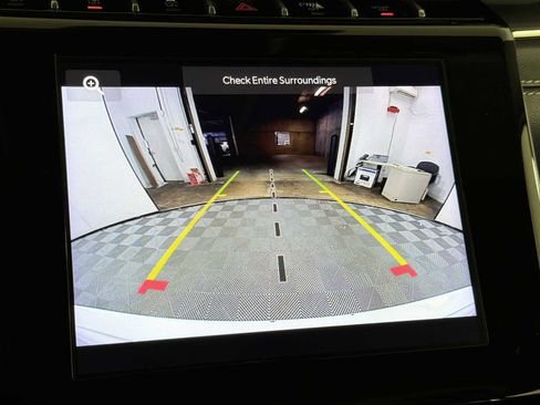 Used 2023 Jeep Grand Cherokee Laredo RWD image 28