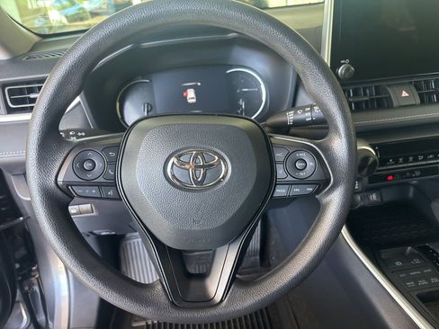 Used 2025 Toyota RAV4 LE AWD/4WD image 15