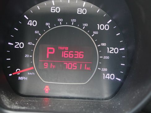 Used 2015 Kia Soul + FWD image 12