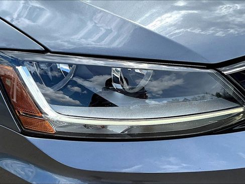 Used 2017 Volkswagen Jetta GLI image 34