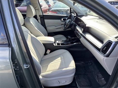 Used 2024 Kia Sorento SX image 9