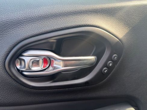 Used 2022 Jeep Cherokee Trailhawk w/ Premium Leather Package image 11