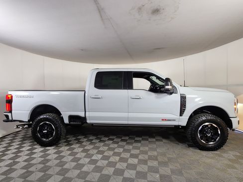New 2026 Ford F350 Platinum w/ Tremor Off-Road Package AWD/4WD image 9