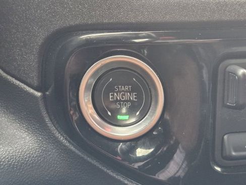 Used 2025 GMC Sierra 1500 SLT AWD/4WD image 18