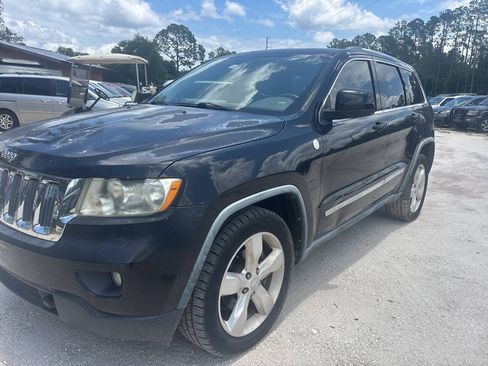 Used 2011 Jeep Grand Cherokee Laredo AWD/4WD image 3