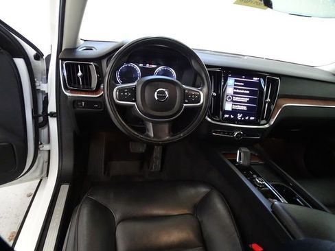 Used 2022 Volvo S60 B5 Inscription image 5