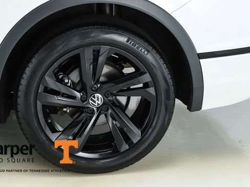 Used 2023 Volkswagen Tiguan SE R-Line FWD image 6